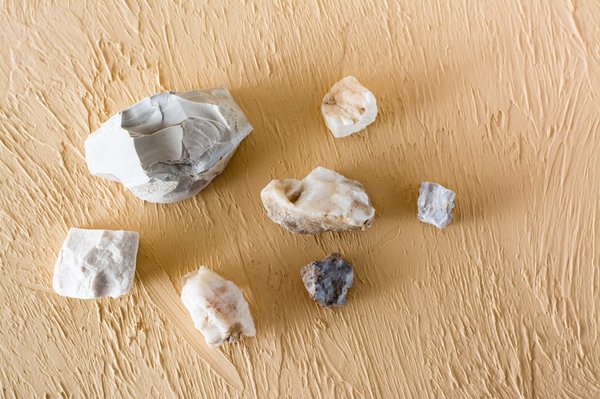 La Science derrière la Lithothérapie : Comprendre les Pierres Naturelles