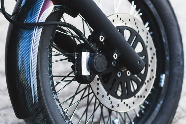 Faites appel à des experts pour la mise en place de vos durites de frein pour moto.