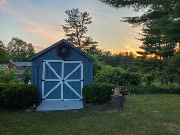 Maximiser l'espace : solutions innovantes pour les petits abris de jardin